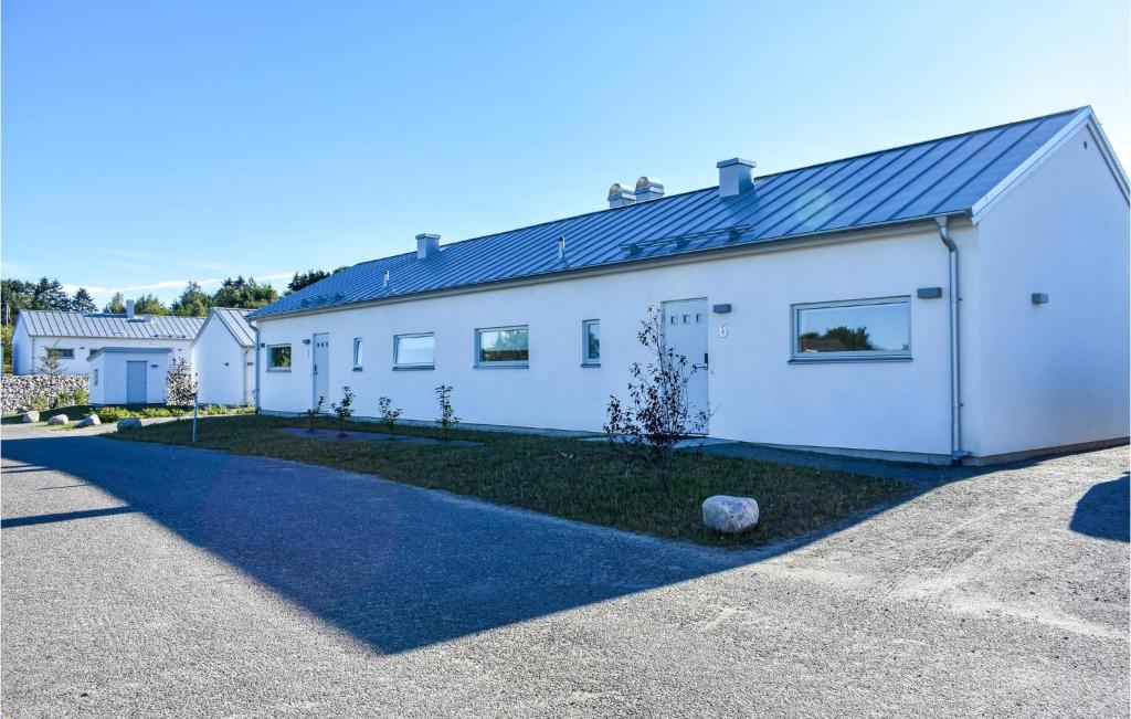 Stunning Home In Simrishamn With Outdoor Swimming Pool, Wifi And 2 Bedrooms photo 3