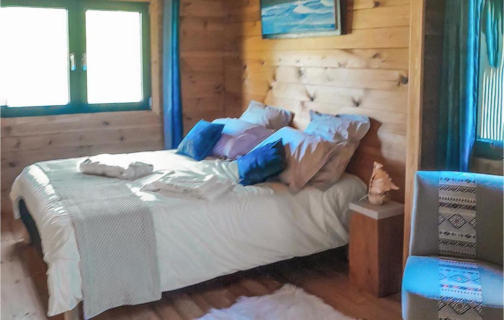 Nice Home In Le Thor With Wifi And 3 Bedrooms photo 4