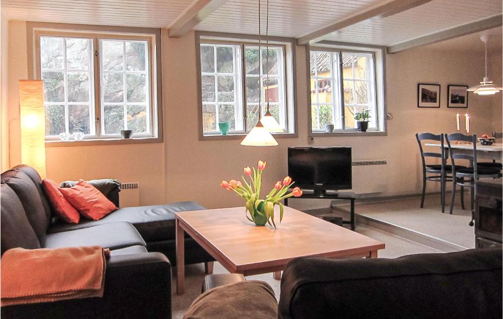 Beautiful Home In Gudhjem With 2 Bedrooms And Wifi photo 3