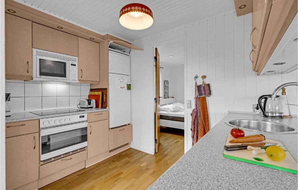 Awesome Home In Ebberup With 3 Bedrooms And Wifi photo 4