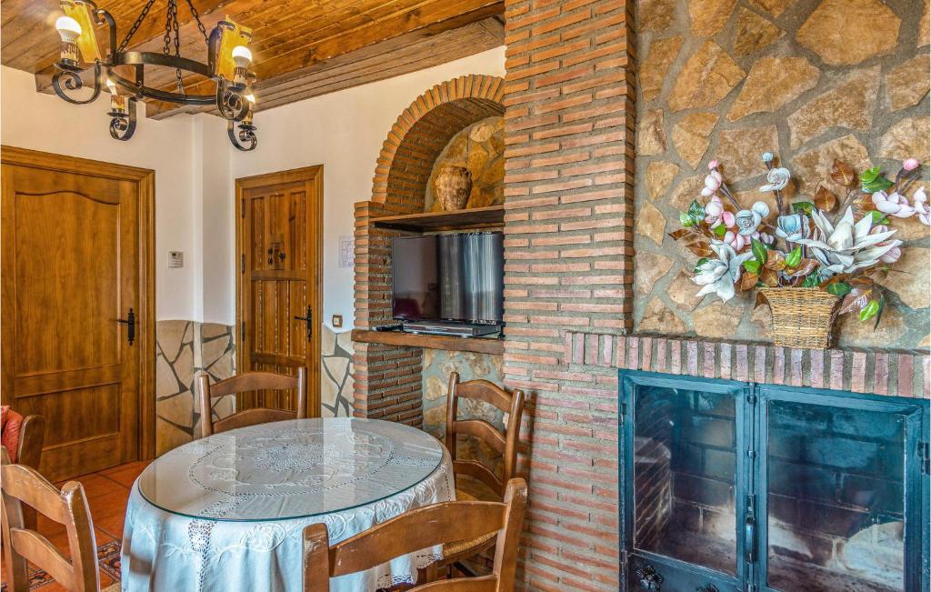 Stunning Home In Mecina Bombarn With Outdoor Swimming Pool, Wifi And 1 Bedrooms photo 4