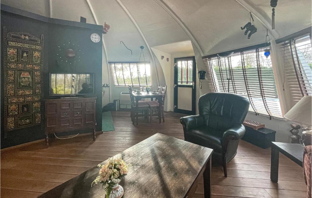 Stunning Caravan In Chaam With Wifi And 2 Bedrooms photo 1