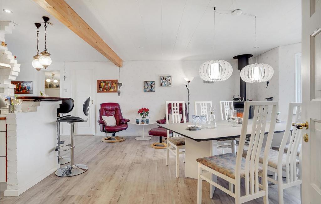 Amazing Home In Roslev With 2 Bedrooms And Wifi photo 2