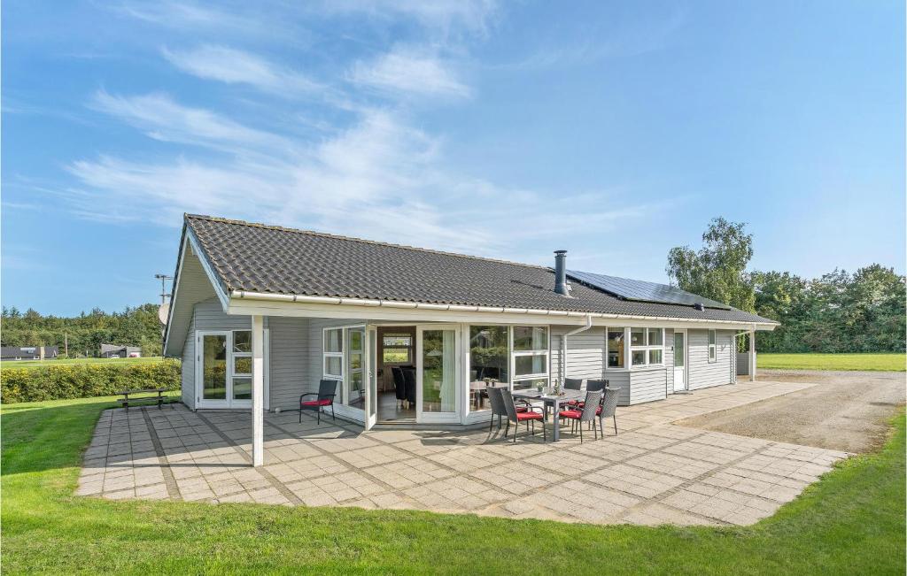Beautiful Home In Hovborg With 3 Bedrooms, Sauna And Wifi