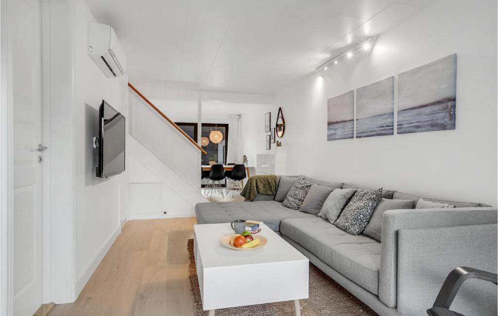 Beautiful Apartment In Blokhus With 3 Bedrooms photo 2