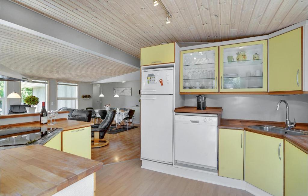 Beautiful Home In Vggerlse With 4 Bedrooms, Sauna And Wifi photo 3