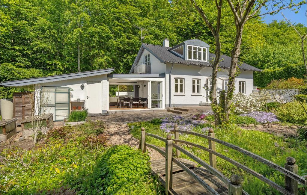 Nice Home In Stouby With 4 Bedrooms And Wifi