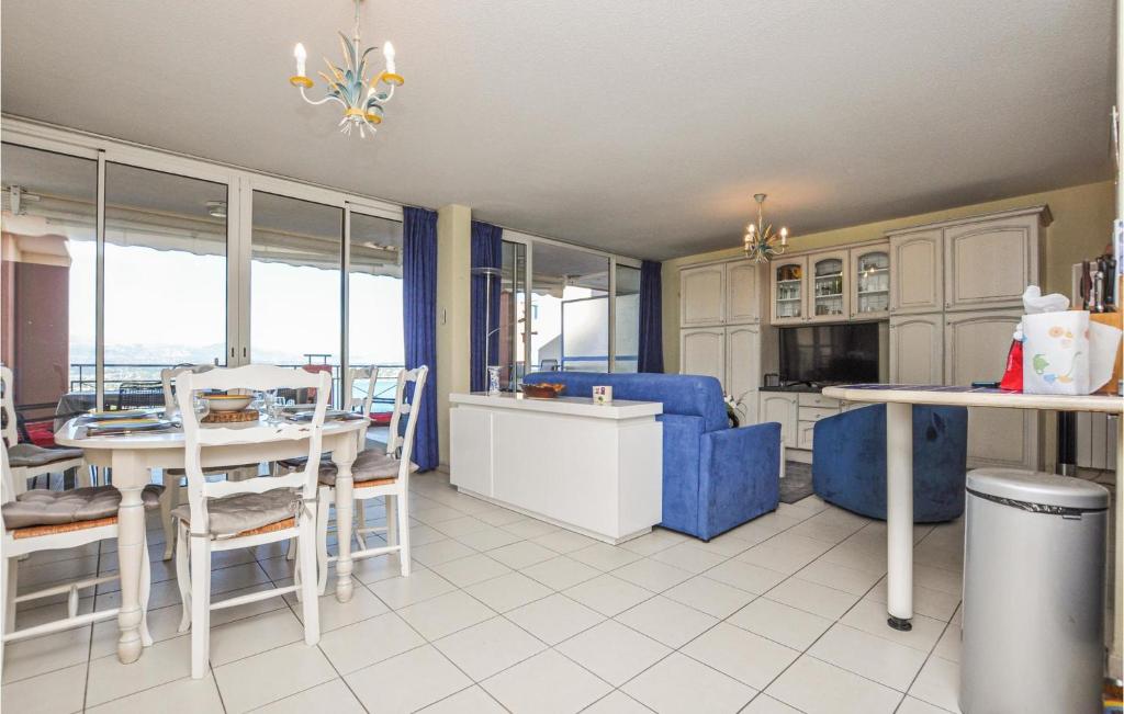 Beautiful Apartment In Thoule-sur-mer With Outdoor Swimming Pool, Wifi And 2 Bedrooms photo 3