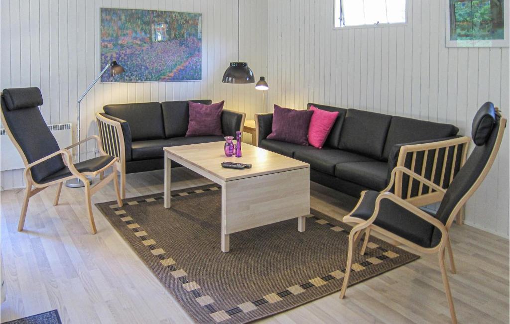 Stunning Home In Aakirkeby With 3 Bedrooms And Wifi photo 1
