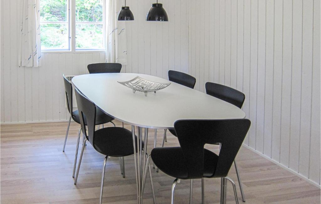 Stunning Home In Aakirkeby With 3 Bedrooms And Wifi photo 3