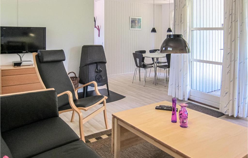 Stunning Home In Aakirkeby With 3 Bedrooms And Wifi photo 4