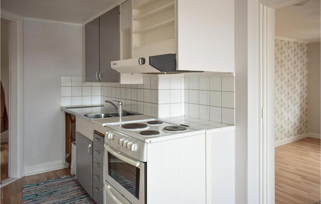 Nice Apartment In Orrefors With Jacuzzi, Wifi And 4 Bedrooms photo 3