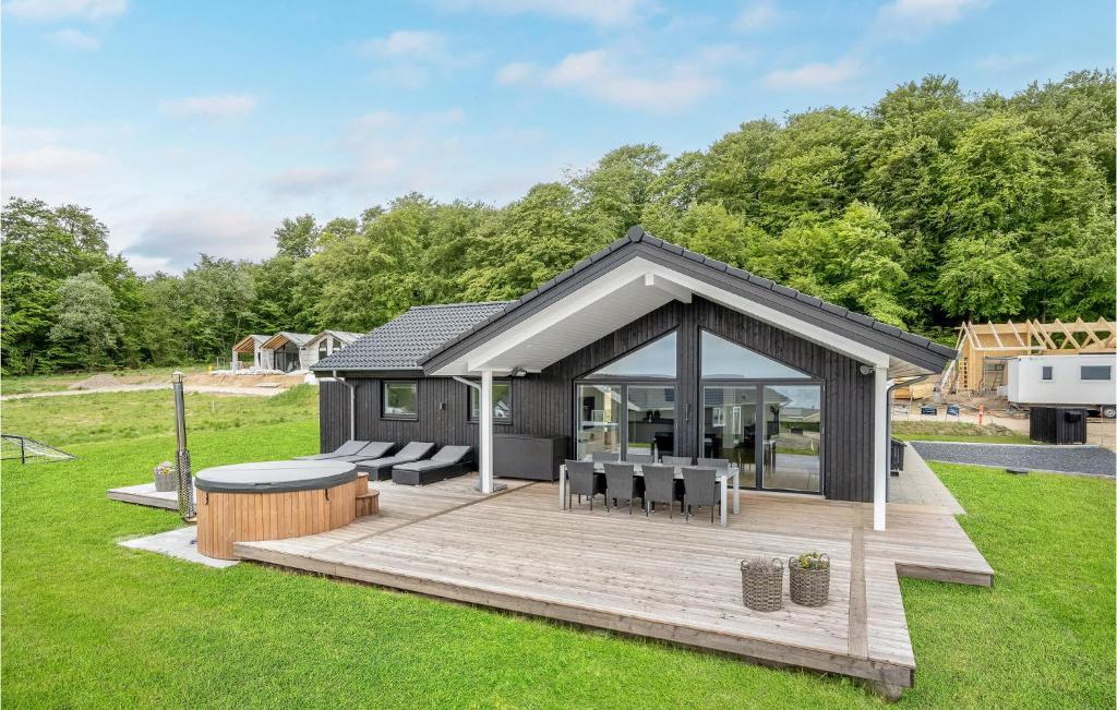 Amazing Home In Sjlund With 4 Bedrooms And Wifi