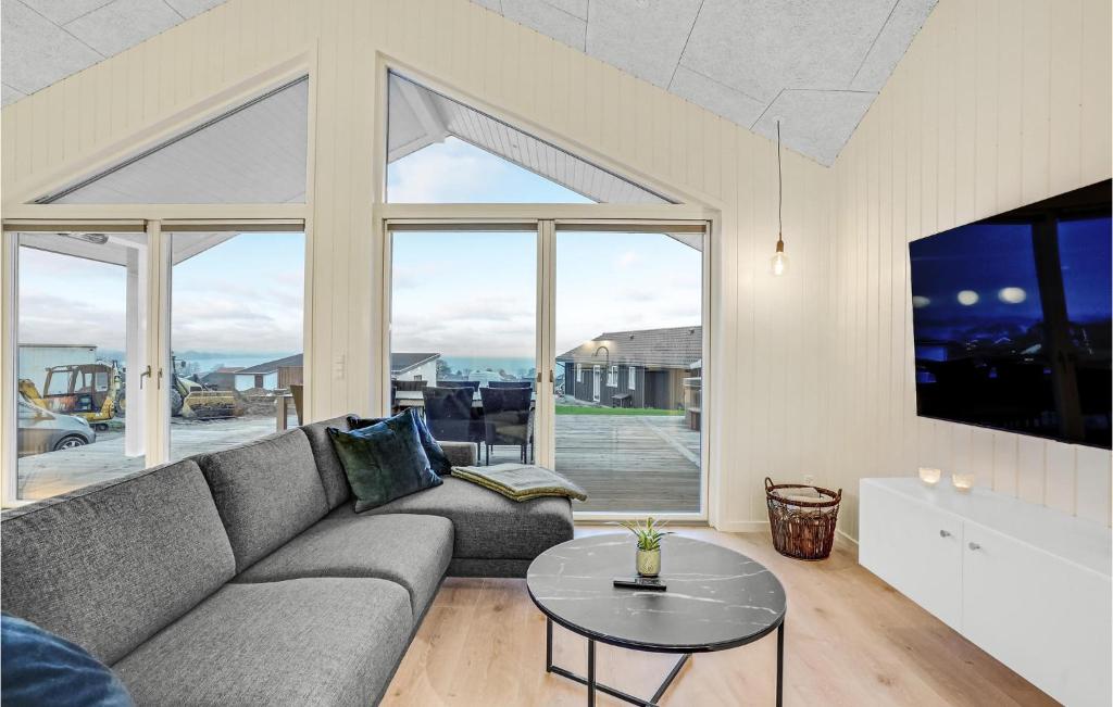 Amazing Home In Sjlund With 4 Bedrooms And Wifi photo 3