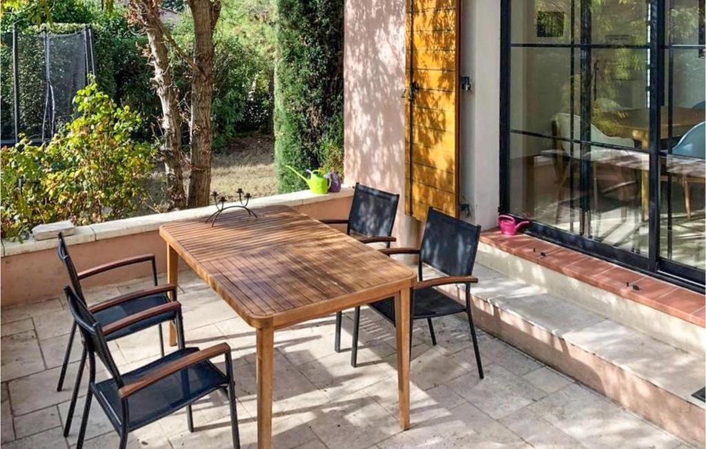 Stunning Home In Salon-de-provence With Outdoor Swimming Pool, Wifi And 3 Bedrooms photo 2