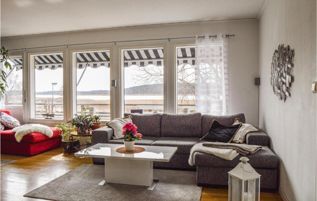 Beautiful Home In Trosa With Sauna, Wifi And 4 Bedrooms photo 2