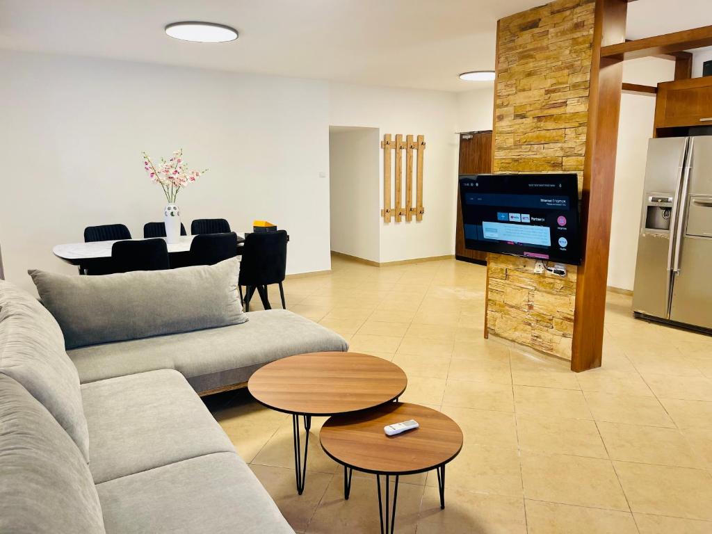 Royal Apartments on Jabotinsky Street ,Netanya photo 2