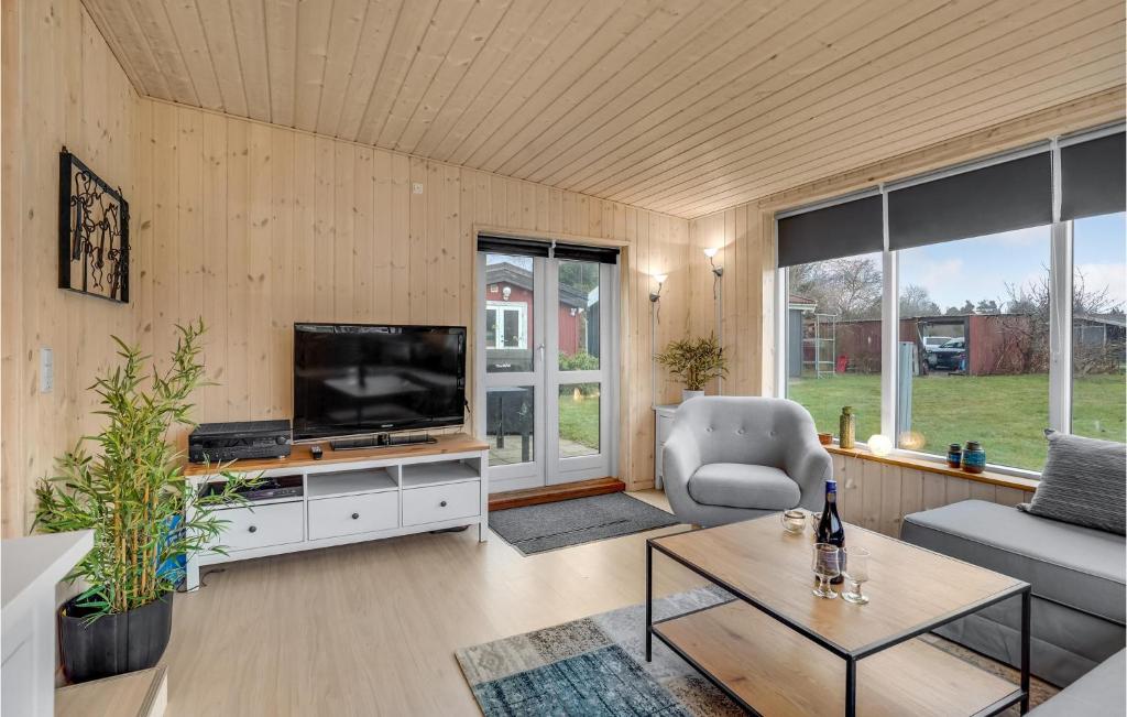 Awesome Home In Hjby With 1 Bedrooms And Wifi photo 4