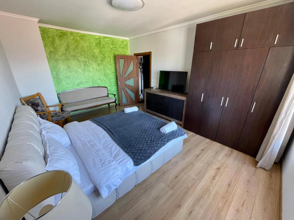 Amazing view central 1 bedroom apartment photo 3