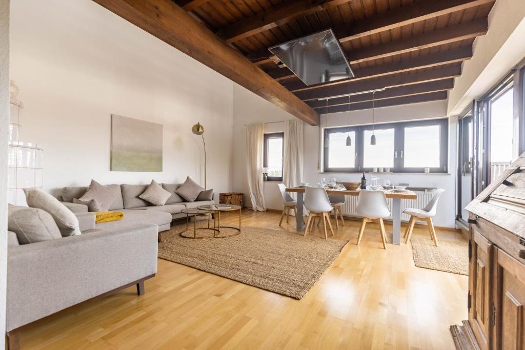 Penthouse: Berg- und Seesicht