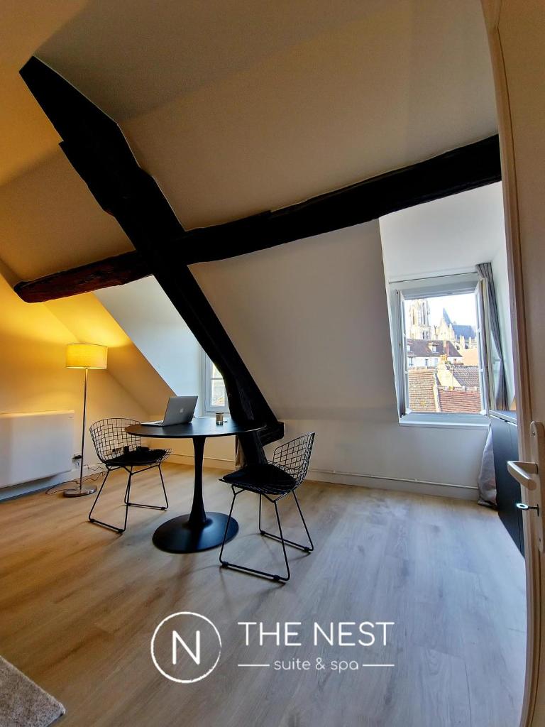 The Nest. duplex jacuzzi hyper centre de Senlis photo 2