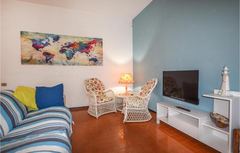 Awesome Apartment In Follonica With Wifi And 2 Bedrooms photo 1