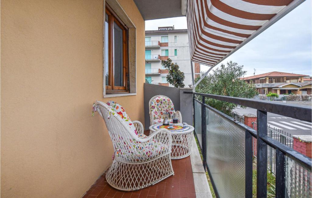 Awesome Apartment In Follonica With Wifi And 2 Bedrooms photo 2