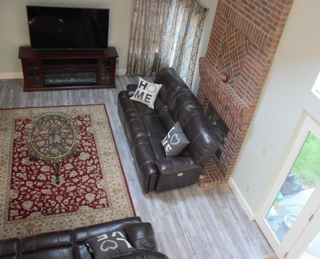 Amazing 4 Bedroom House with nice Backyard photo 1