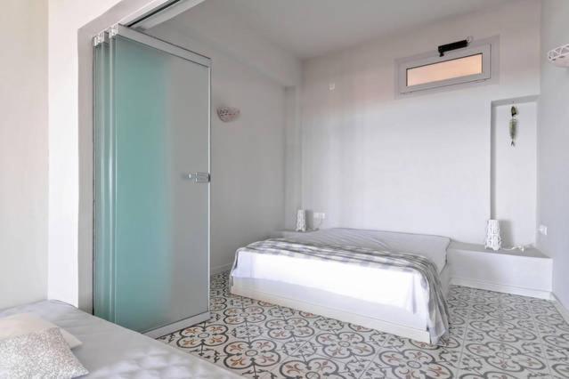 Beachfront Apartment Downtown close to Athens Airport photo 2