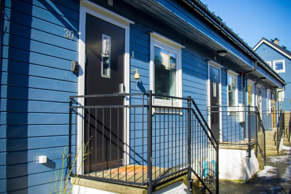 Cosy house with sunny terrace, garden and fjord view photo 4