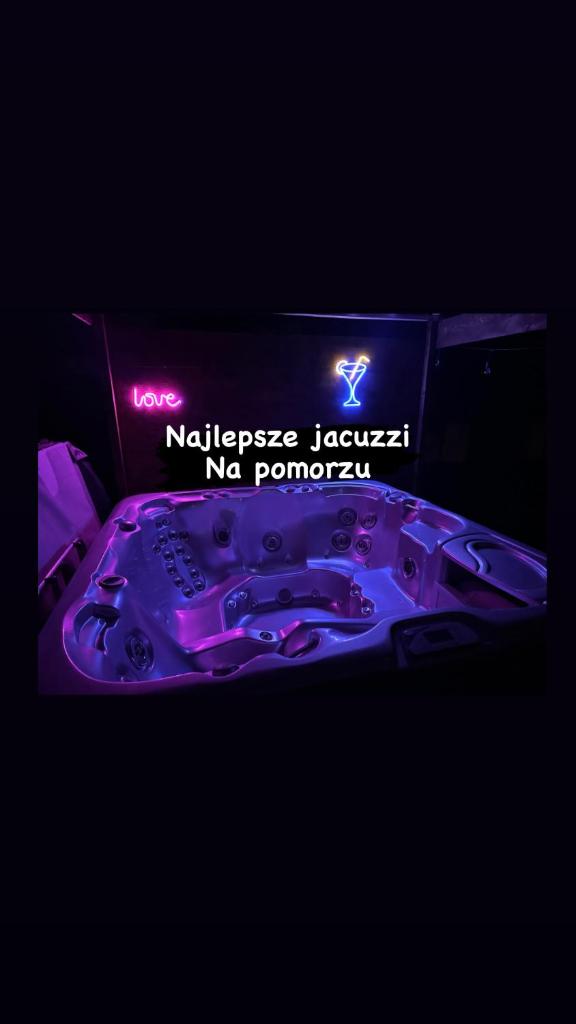 BIG BED JACUZZI, PRIVATE SAUNA AND CINEMA