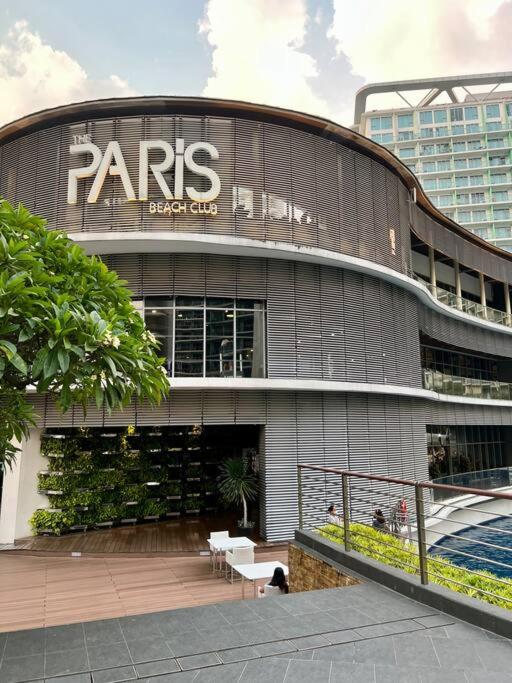 Azure 2bedroom Condo With Balcony, Metro Manila