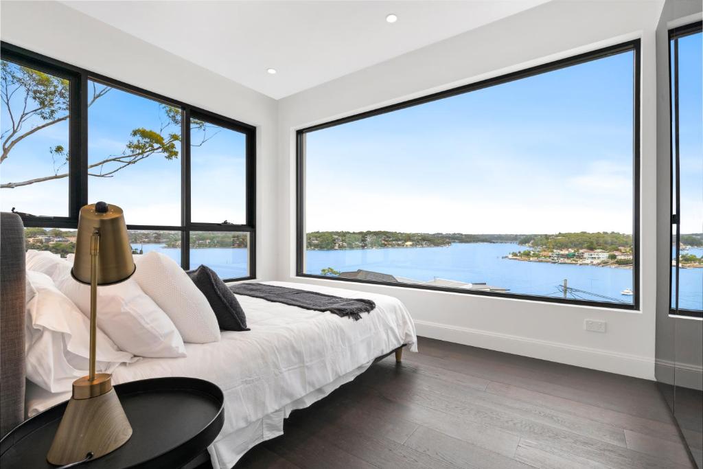 Luxury Waterside Home Sanctuary photo 2