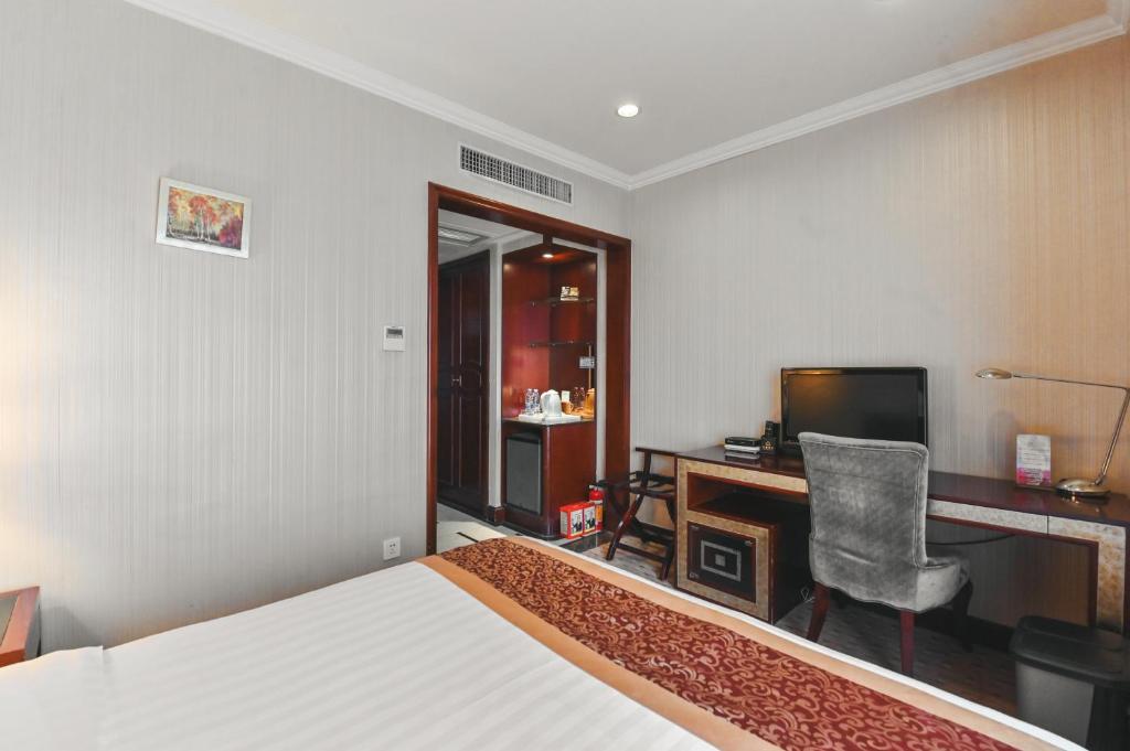 Royal Plaza Hotel photo 1