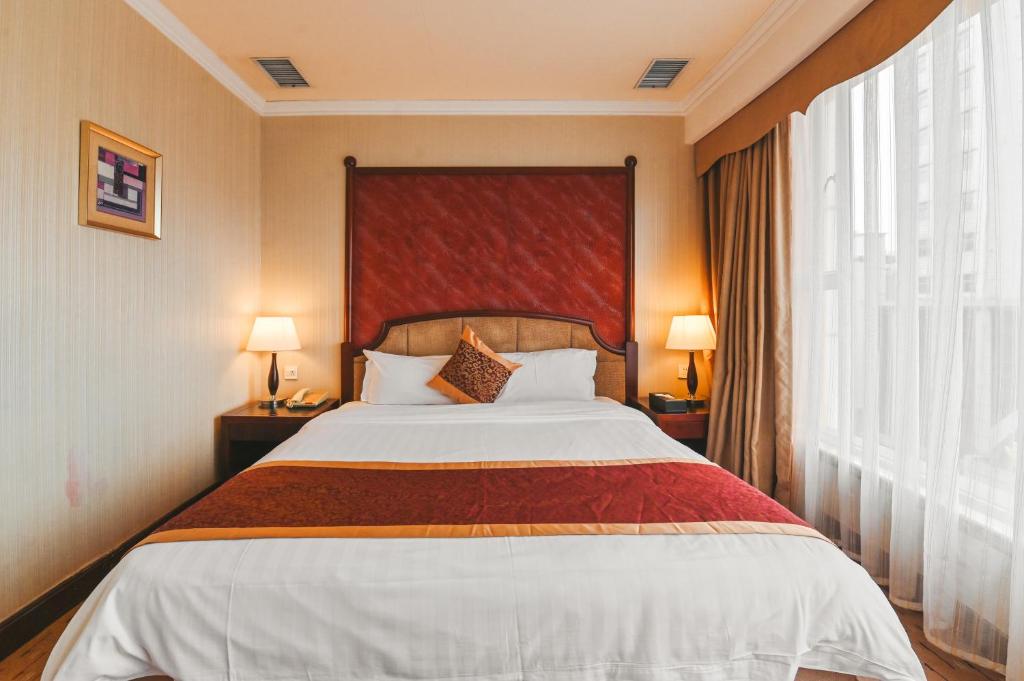 Royal Plaza Hotel photo 4