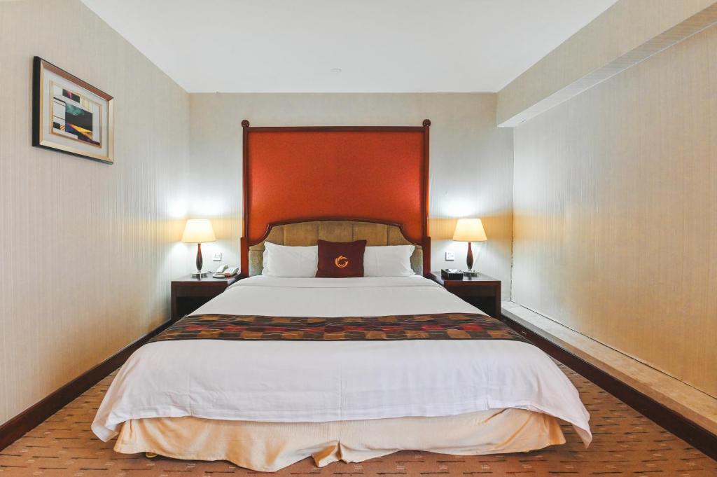 Royal Plaza Hotel photo 3