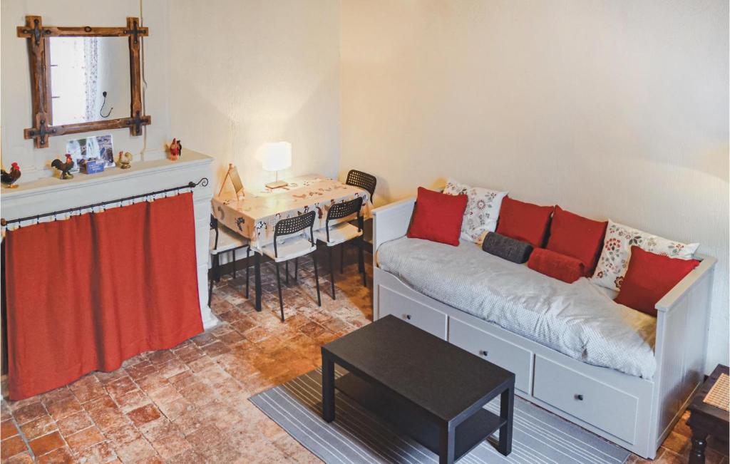 Awesome Home In Fontevraud Labbaye With 1 Bedrooms And Wifi photo 1
