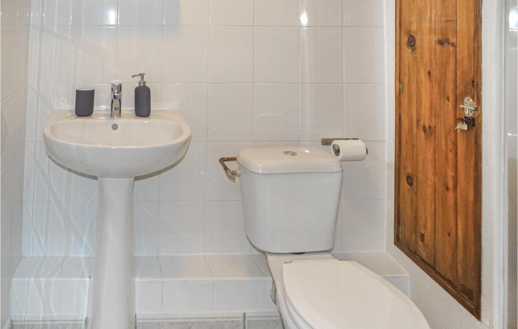 Awesome Home In Fontevraud Labbaye With 1 Bedrooms And Wifi photo 4