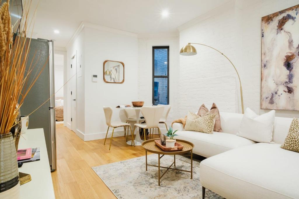 1288-4R Newly furnished Prime UES 2BR image