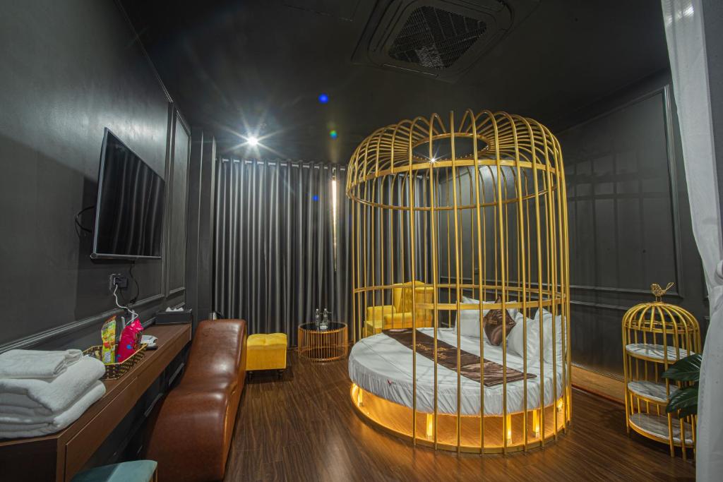 Royal Hotel & Apartment