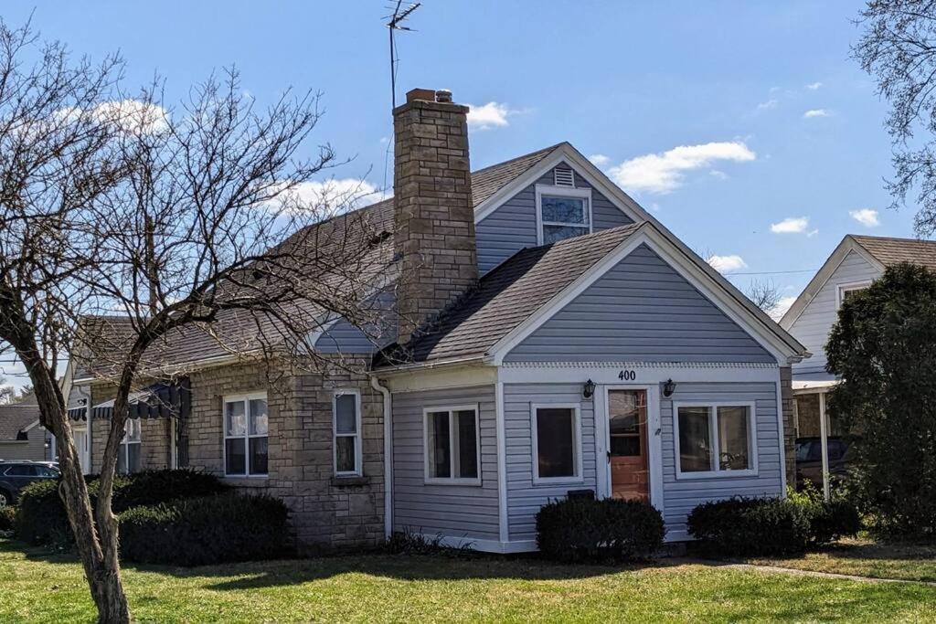 Spacious 3 BR prime location! 3 mi from Downtown photo 2