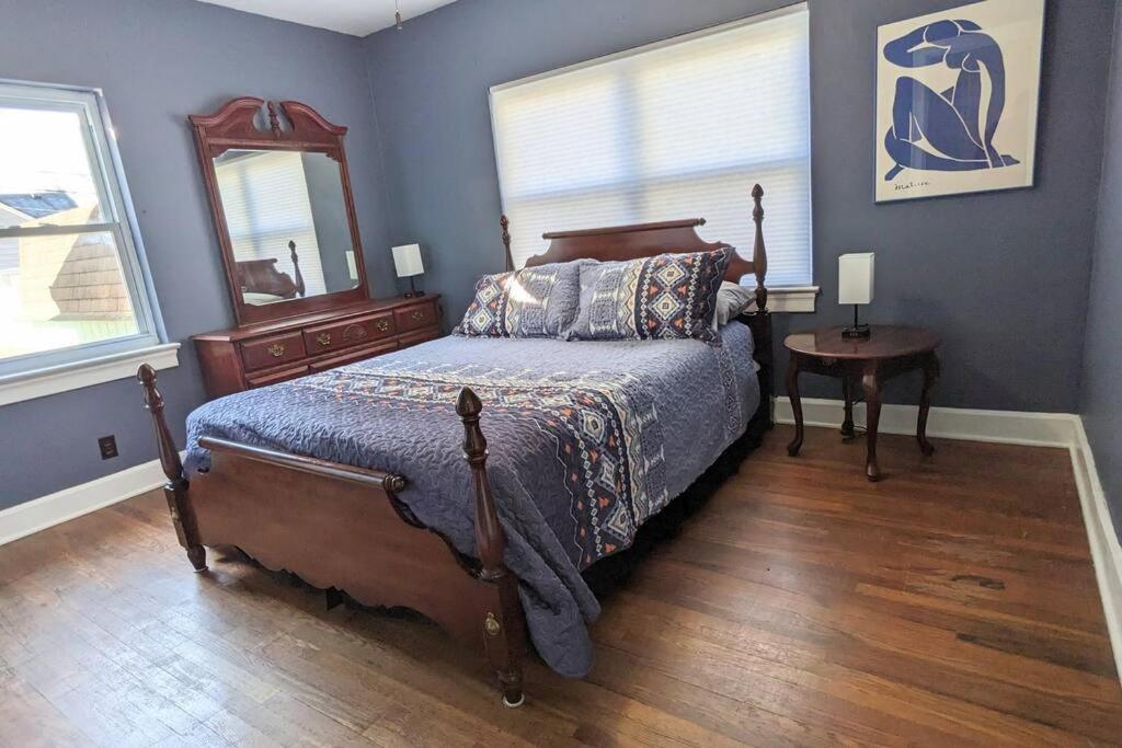 Spacious 3 BR prime location! 3 mi from Downtown photo 3