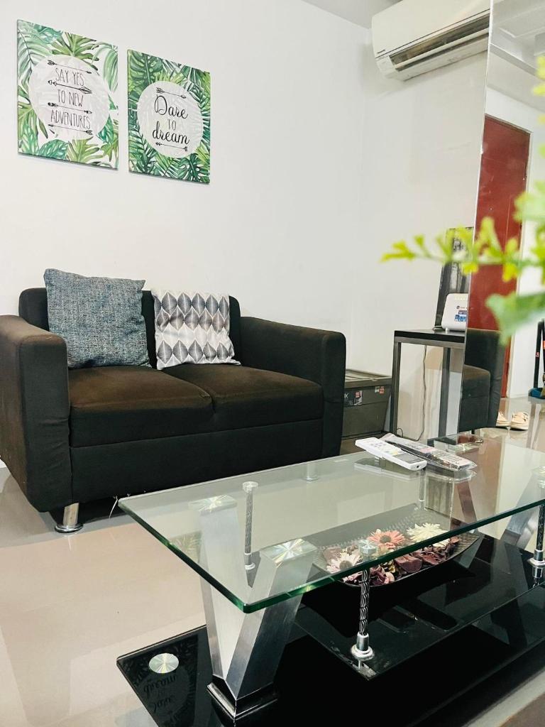ADB Tower 1 bedroom with fast wifi and Netflix at Ortigas across Robinson's Galleria, Metro Manila