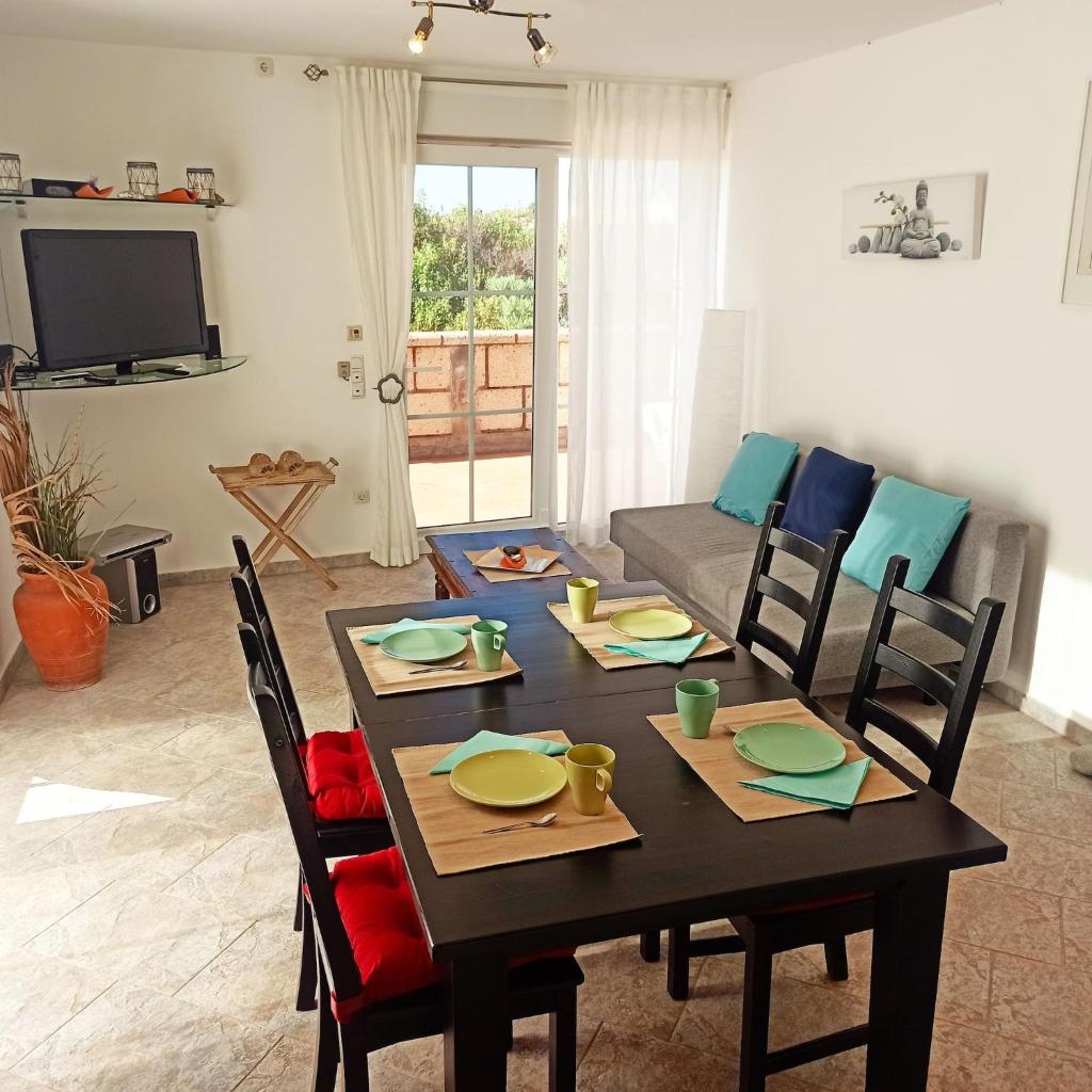 Finca Aurora quiet holiday flat with pool and great mountain and sea views photo 4