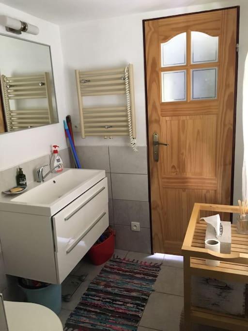 Cozy mountain cottage with terrace in Dolni Lomna photo 3