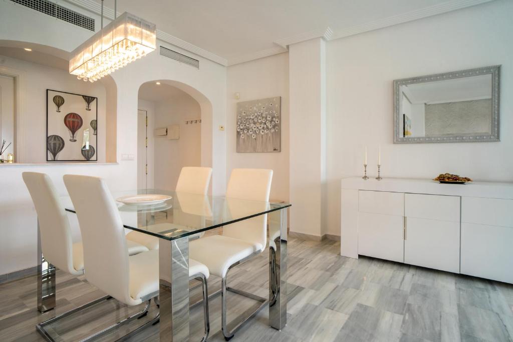 El Lago de Los Arqueros 2 bedrooms penthouse en Benahavis photo 1