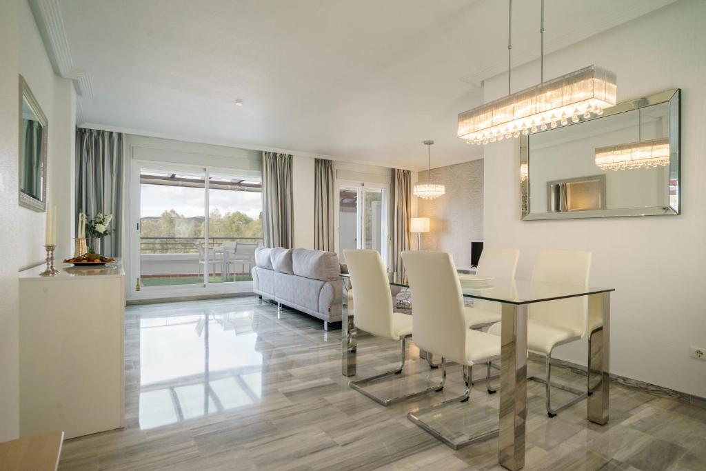 El Lago de Los Arqueros 2 bedrooms penthouse en Benahavis photo 4