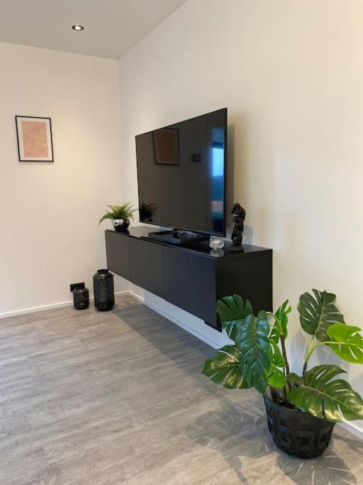 Lovely 2 bedroom condo photo 4