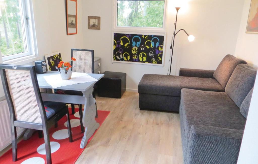 Beautiful Home In Uddevalla With House Sea View photo 4