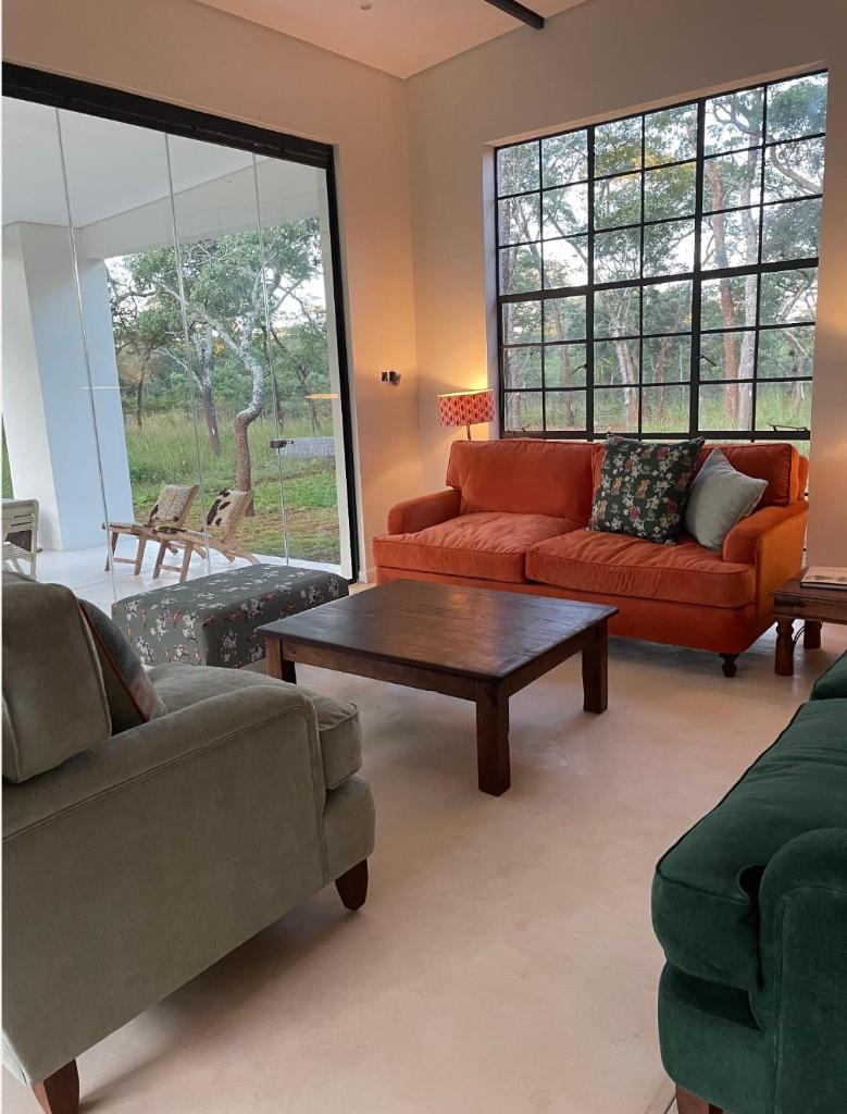 Leopards Hill, Lusaka family home in beautiful nature photo 4